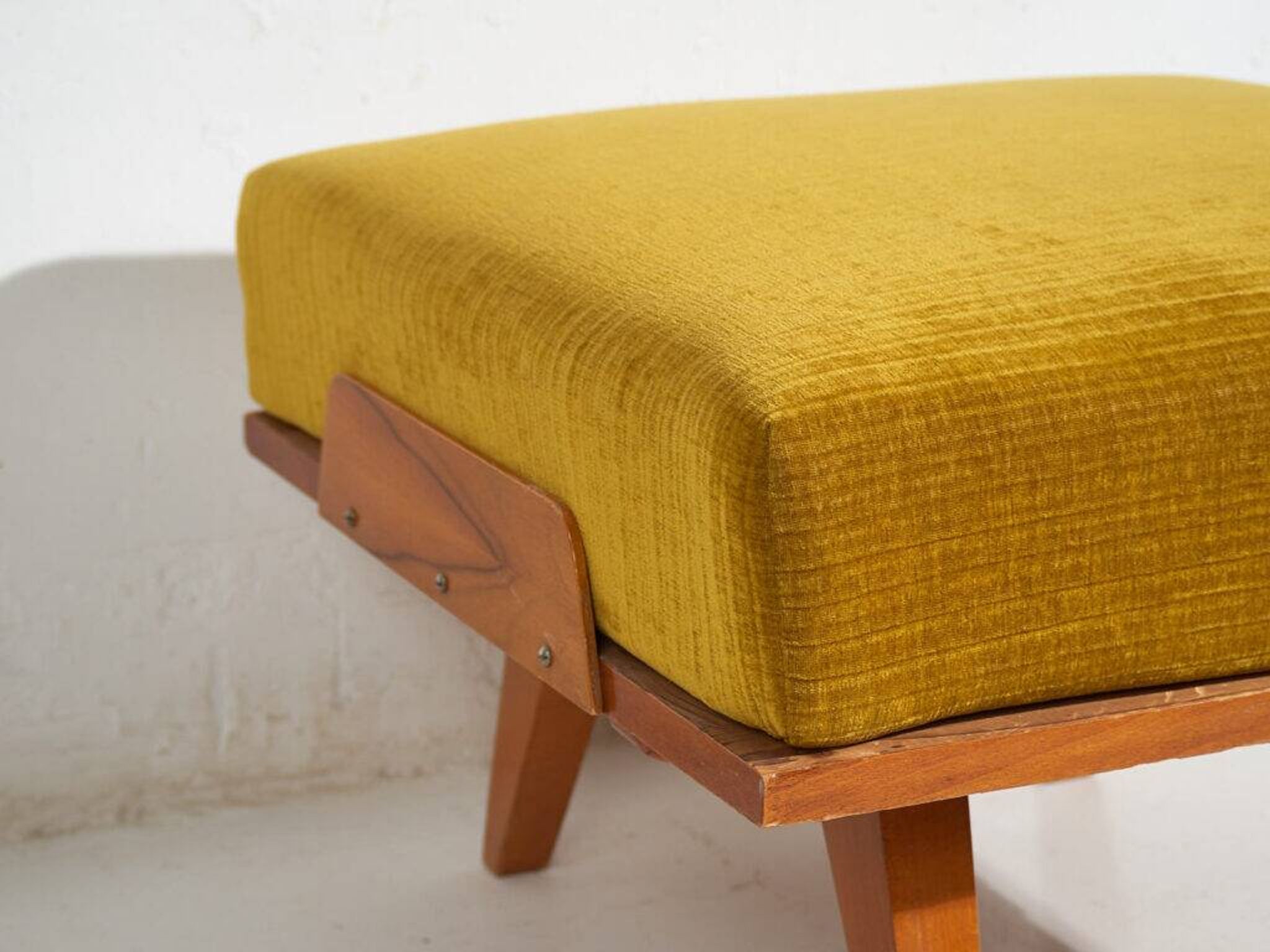 Set of two armchairs and pouf – Mid-century Modern (circa 1950). Three-piece set.
