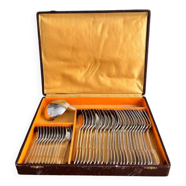 Ancienne ménagère Ercuis de 37 pièces, modèle Chinon