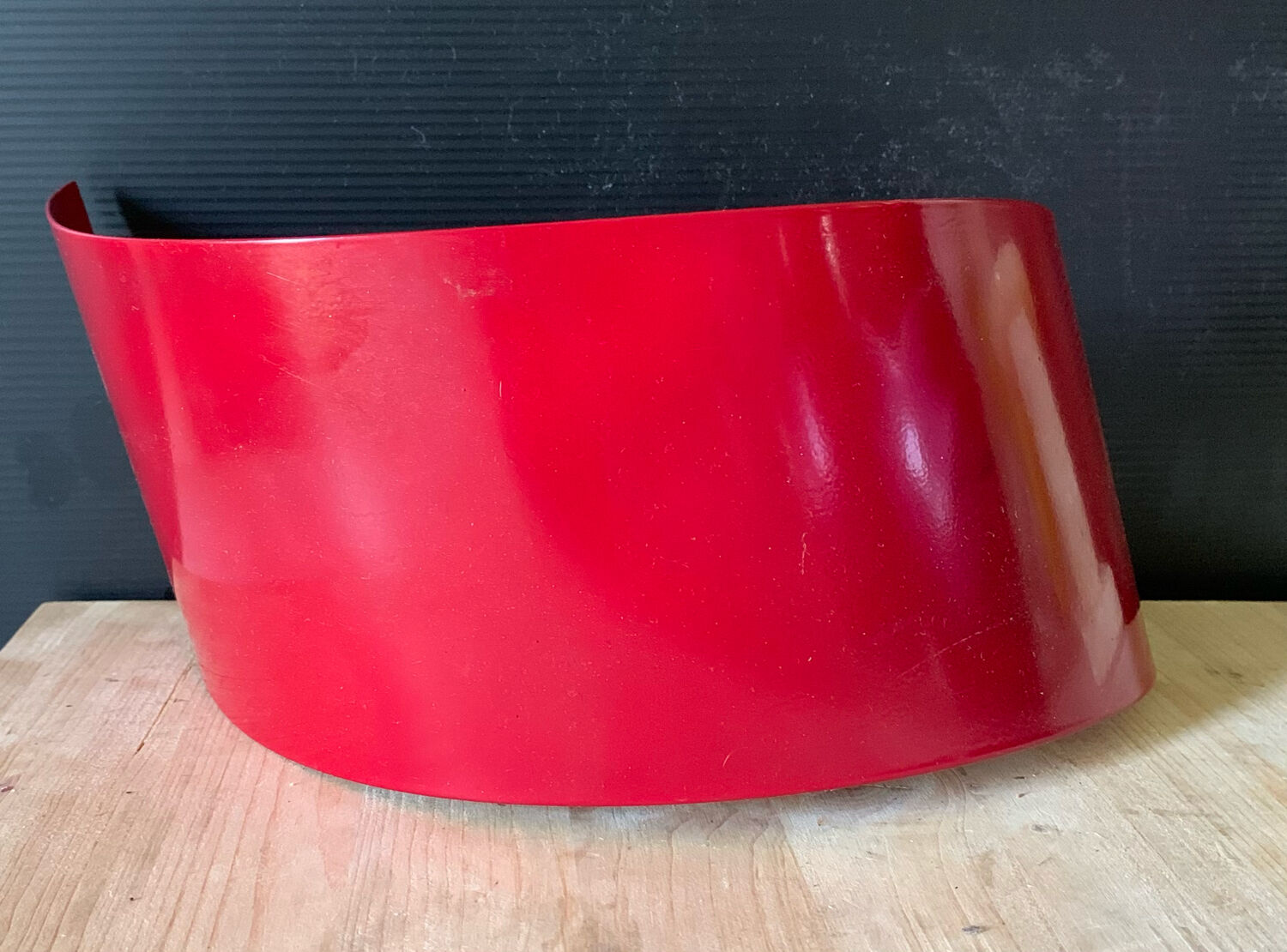 Red metal wall lamp