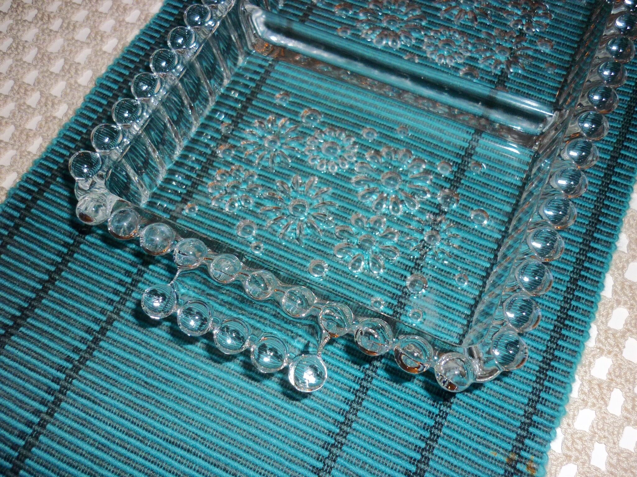 Antique dish in chiseled glass with pearls
