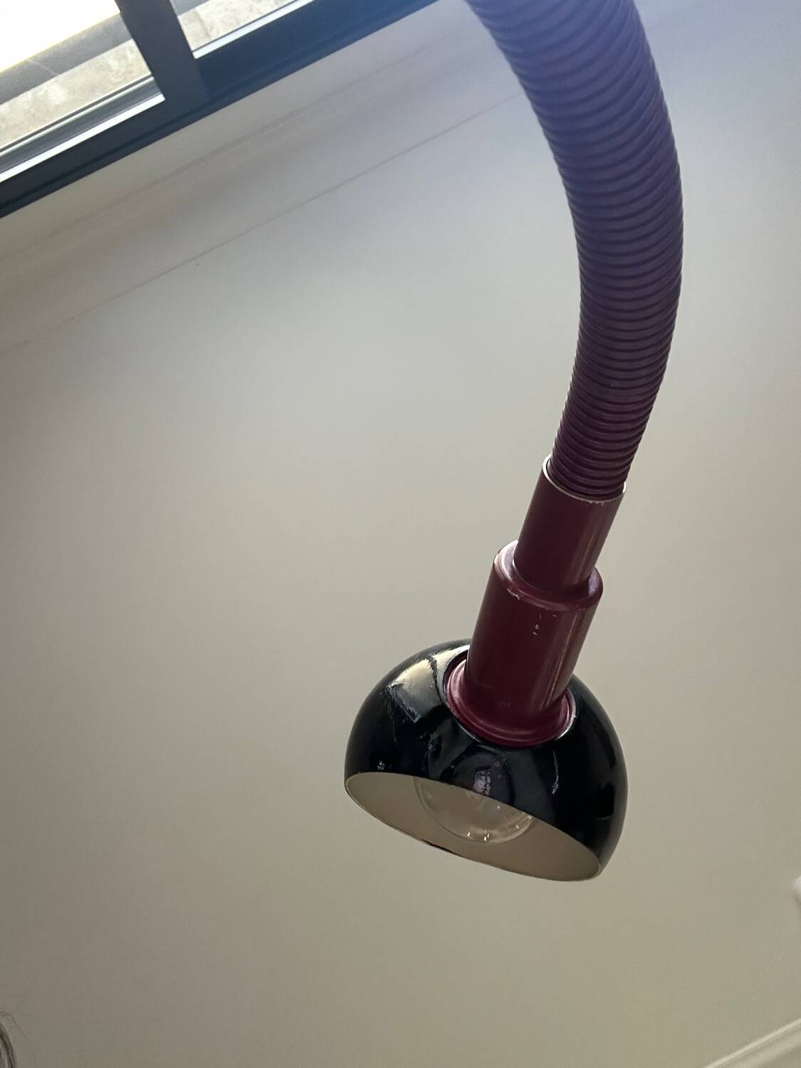 Hebi burgundy snake lamp