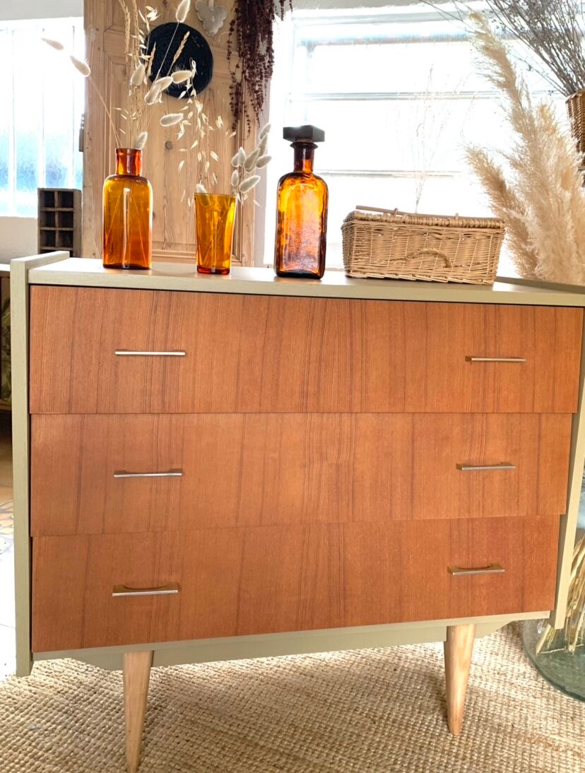 Vintage chest of drawers