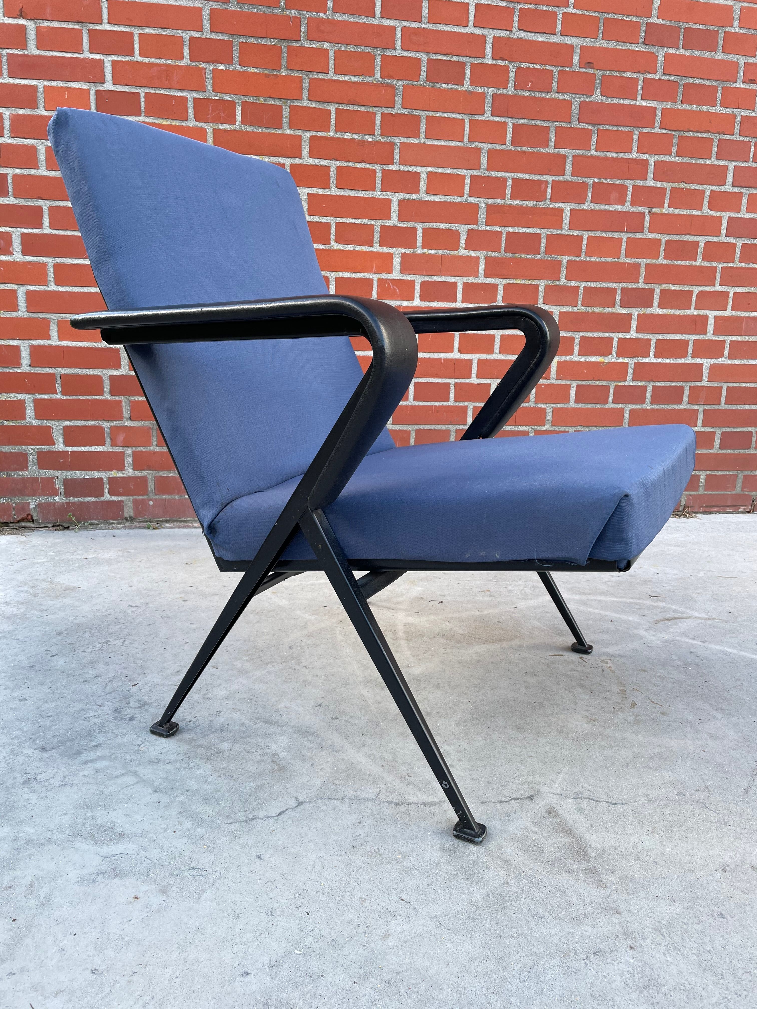 set of 2 Repose armchairs by Friso Kramer for Ahrend de Cirkel