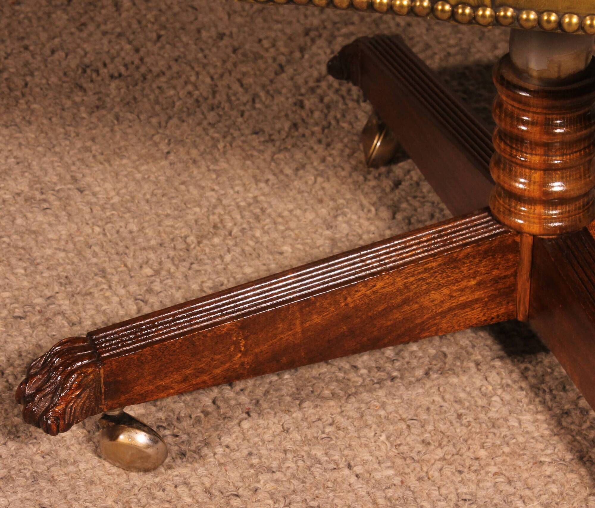 Office Chair Known as Swivel Executive Chair in Mahogany and Leather