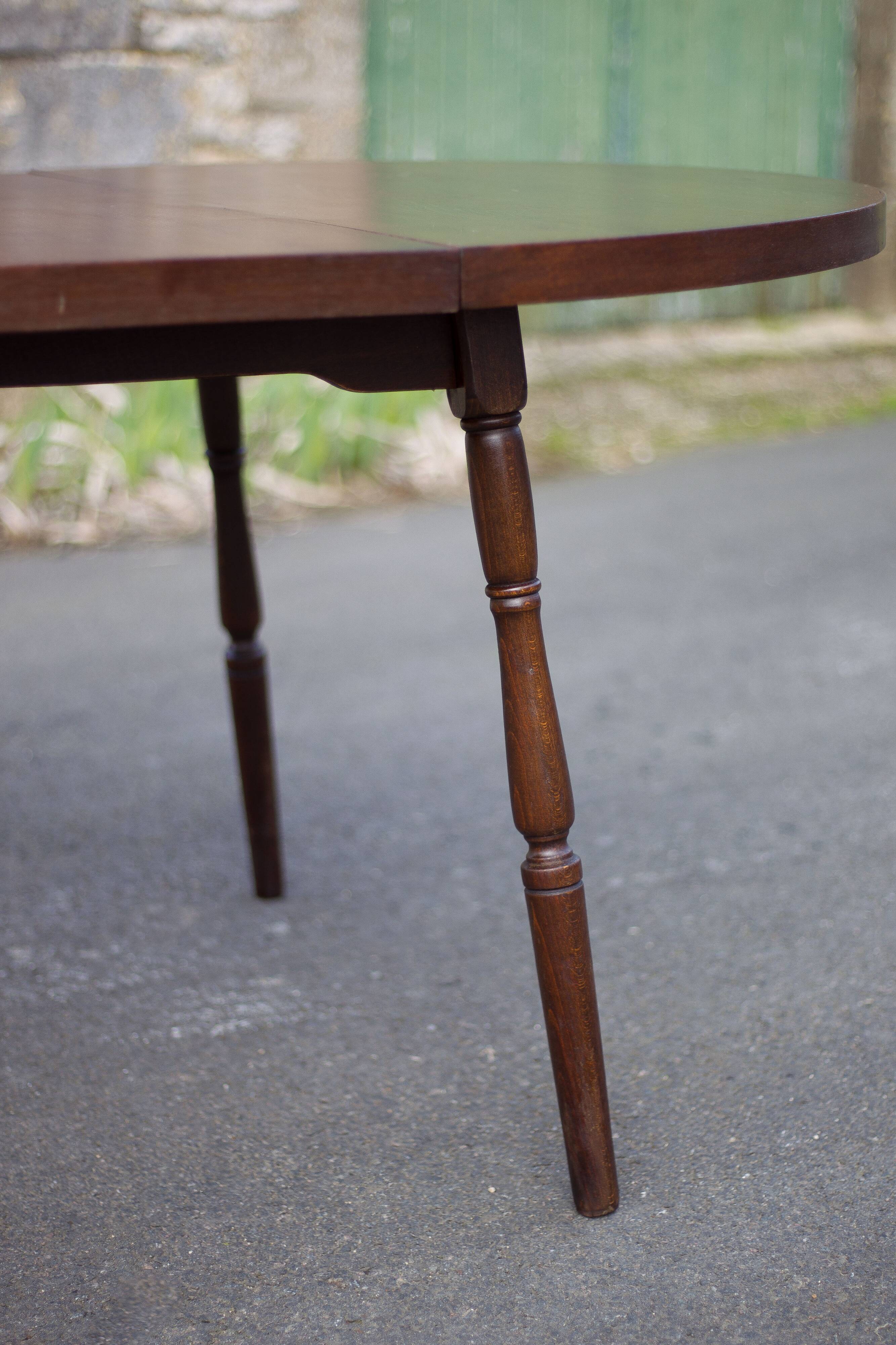 Round wooden table with 1 extension, wooden dining table, dining room table, kitchen table