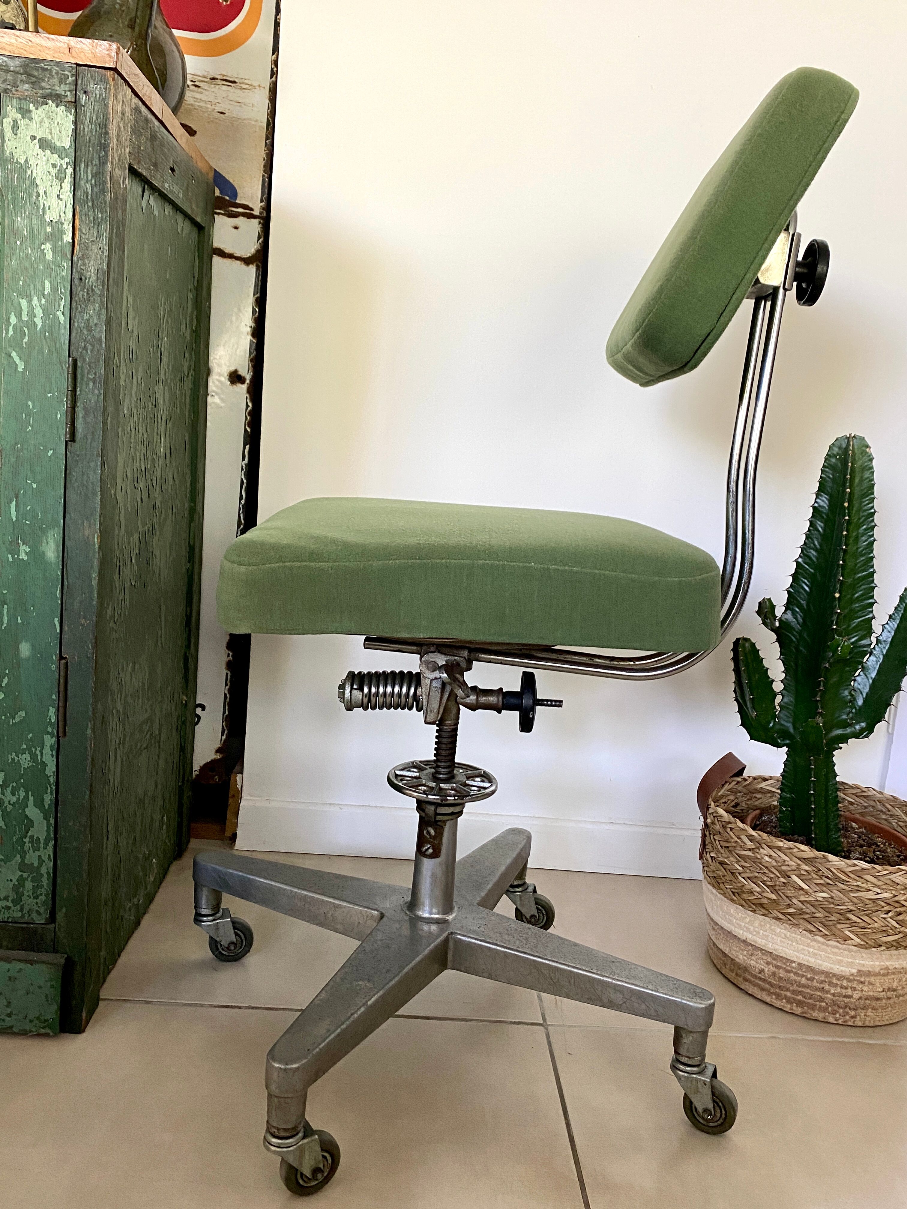 Ancienne chaise d'atelier industrielle