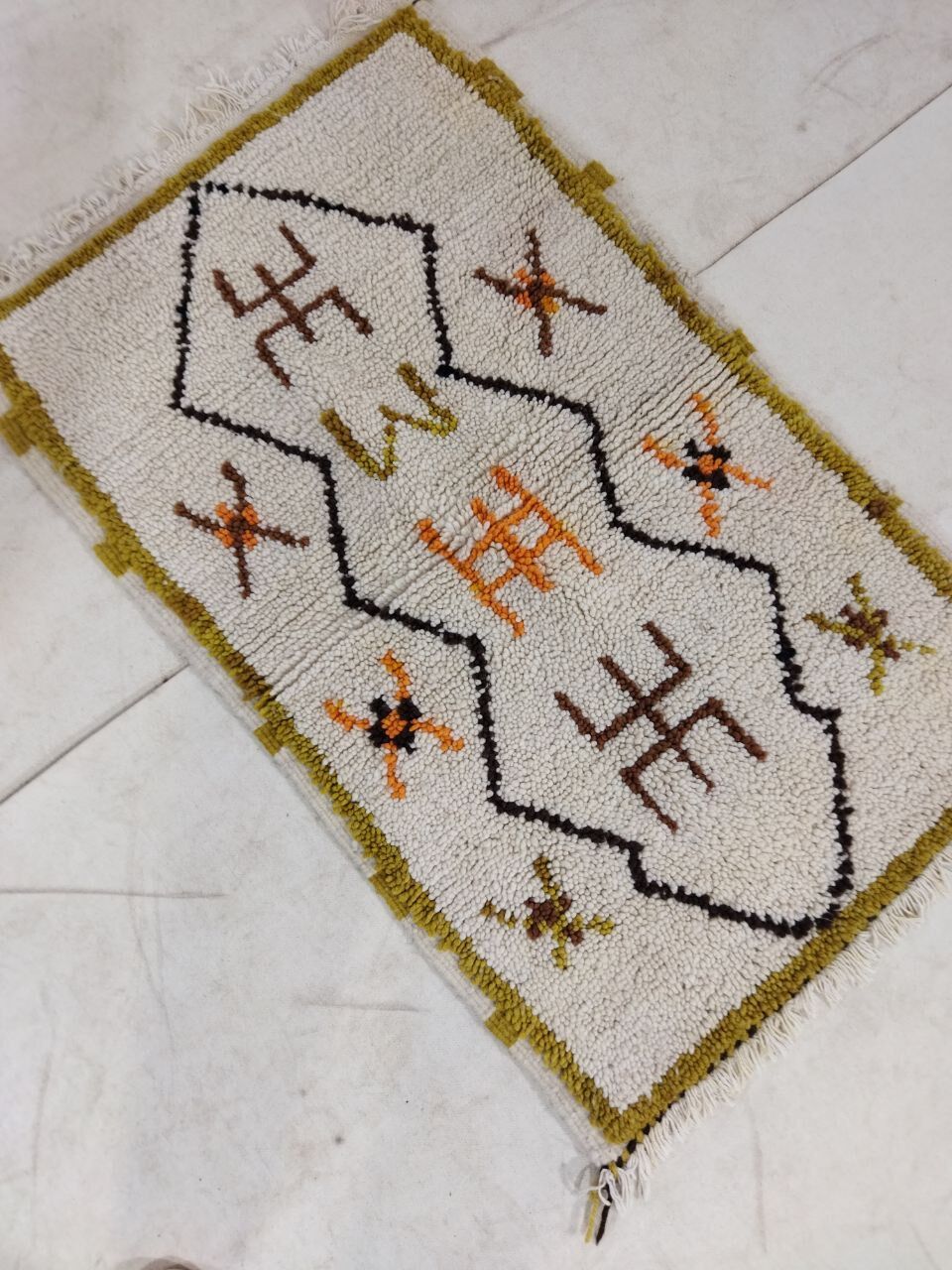 Moroccan berbere carpet 102x62cm