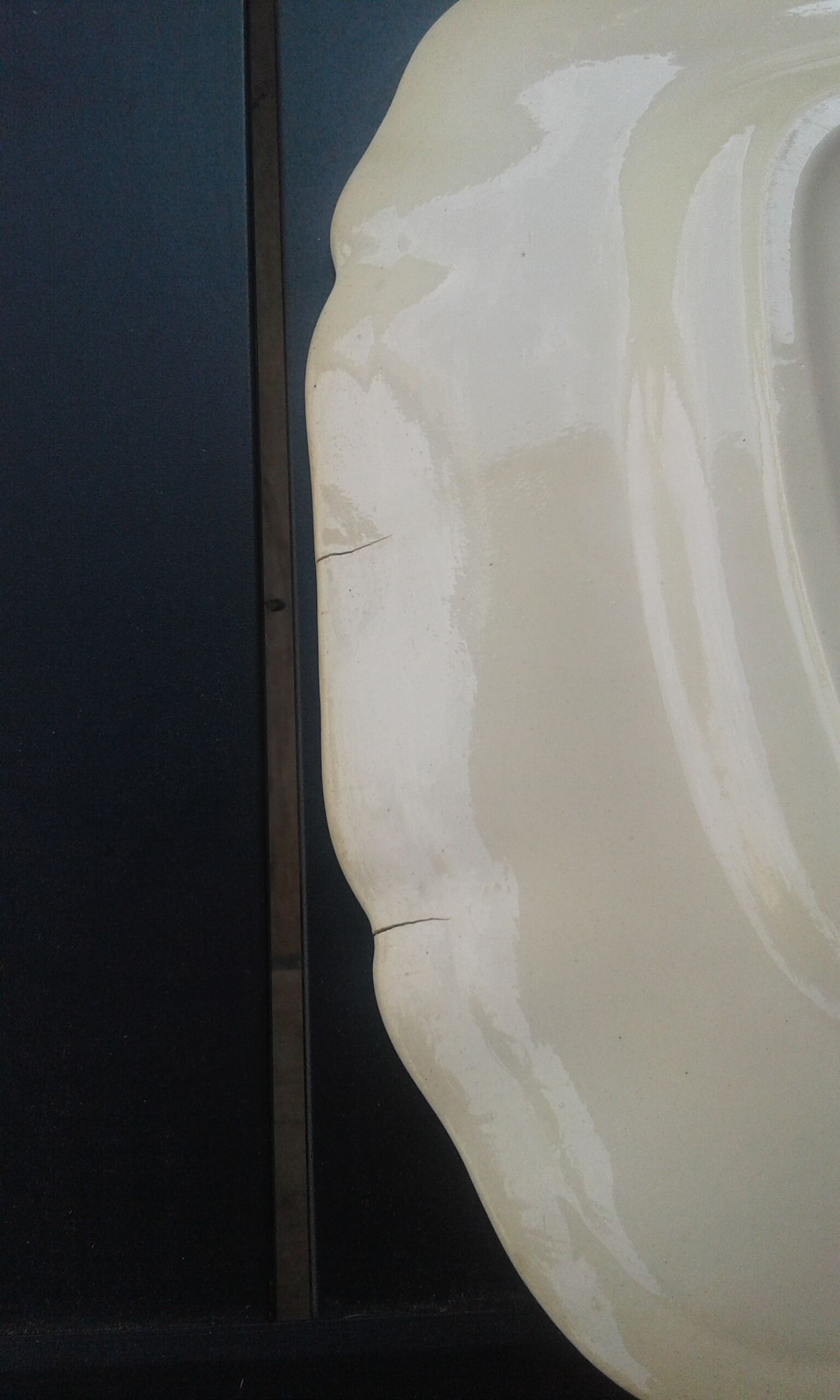 2 dishes ivory sandstone digoin sarreguemines