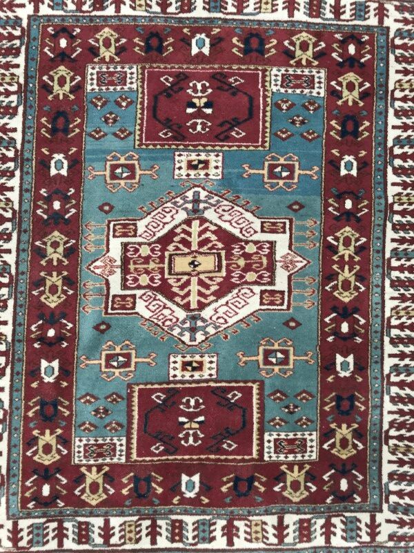 Vintage carpet Turkish konya done hand 130 X 158 CM