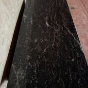 Commode Louis Philippe datant du 19e siècle avec marbre, peinture et patine