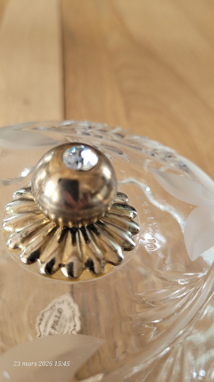 Transparent glass bonbonnière