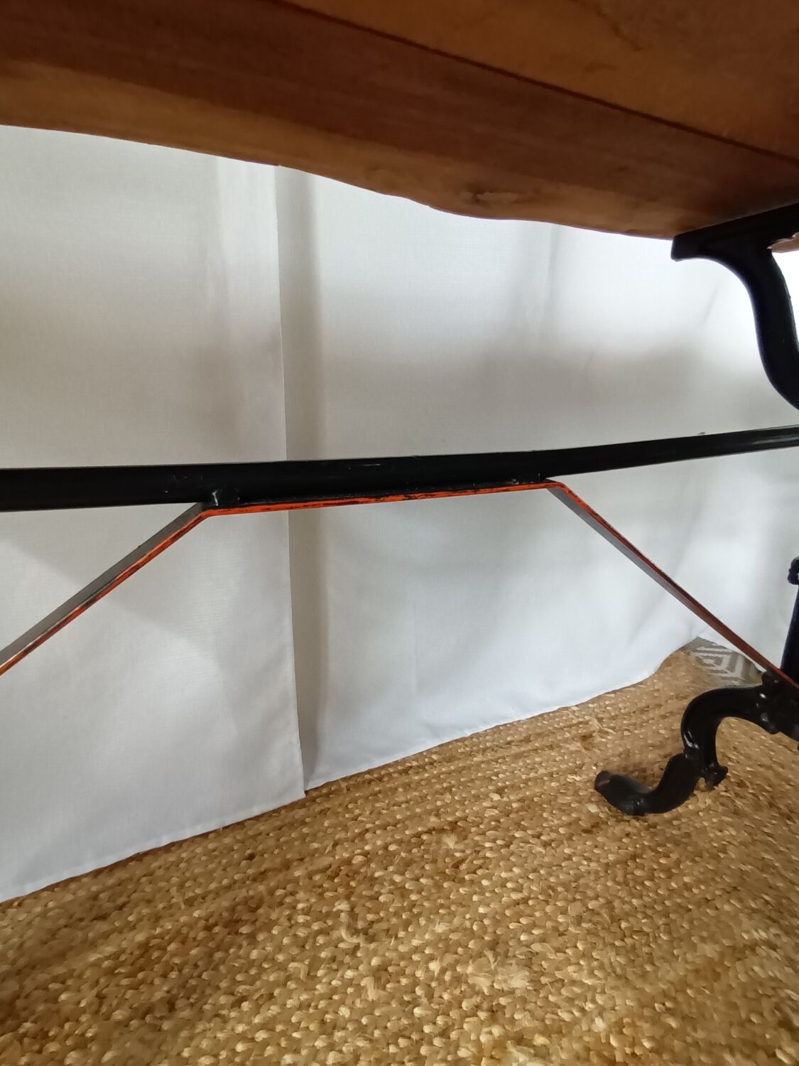 Table bistrot vintage plateau brutaliste noyer