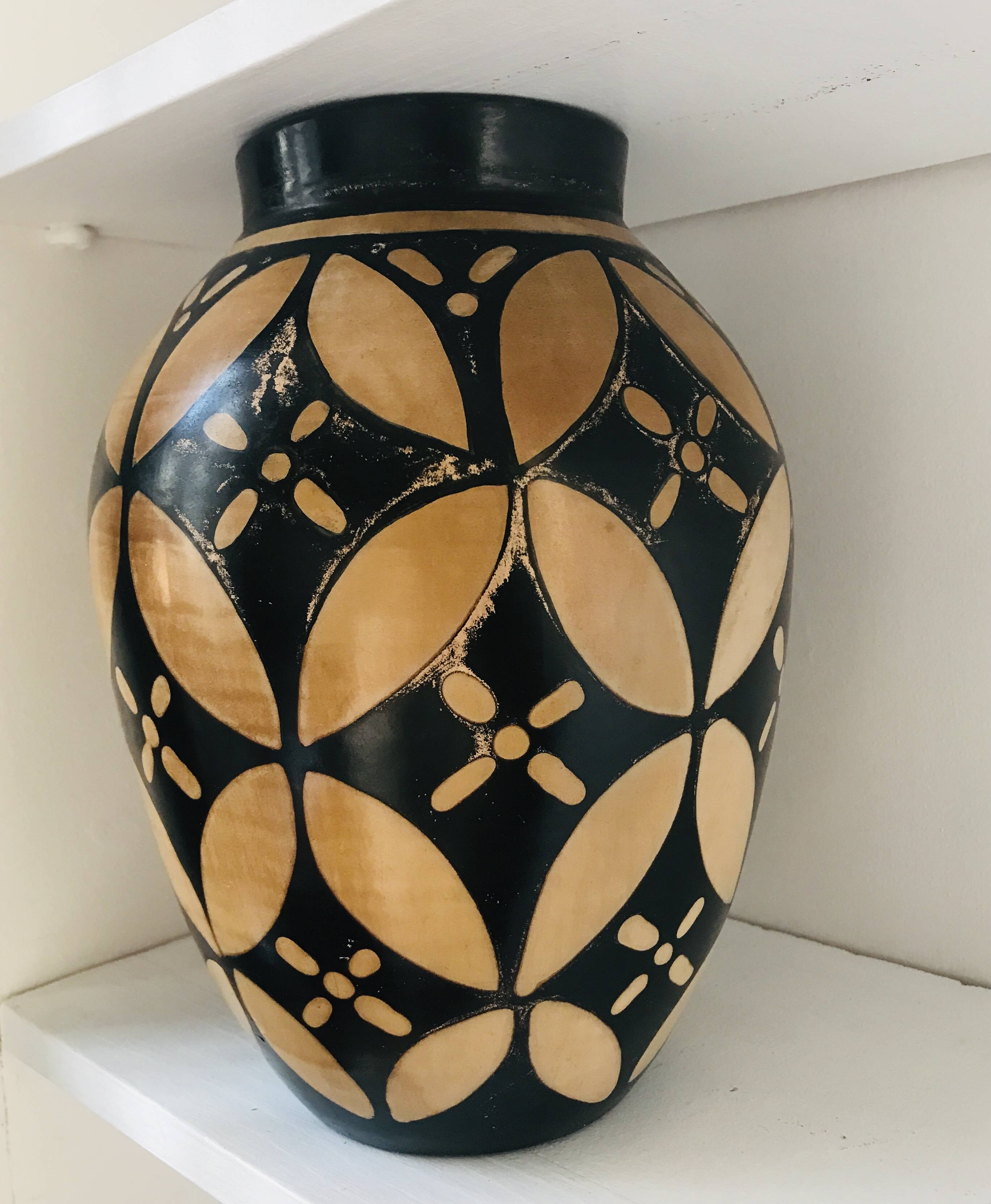 Peruvian craft terracotta vase