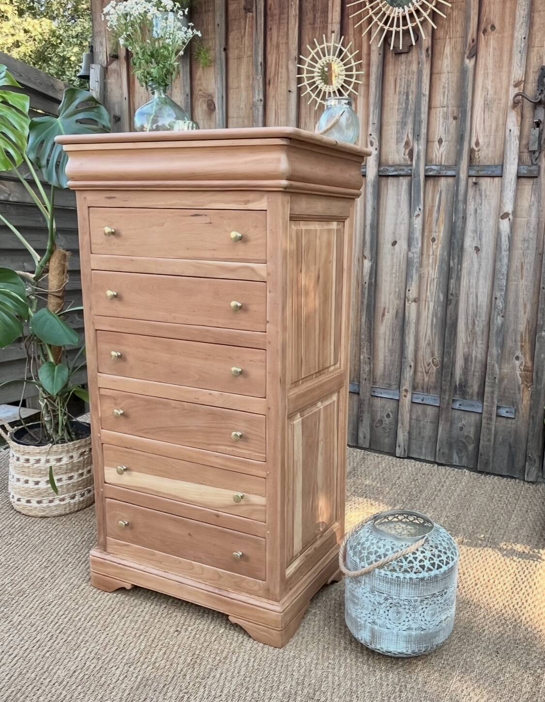 Solid wood chest of drawers