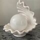 Vintage shell lamp in ceramic and opaline.
