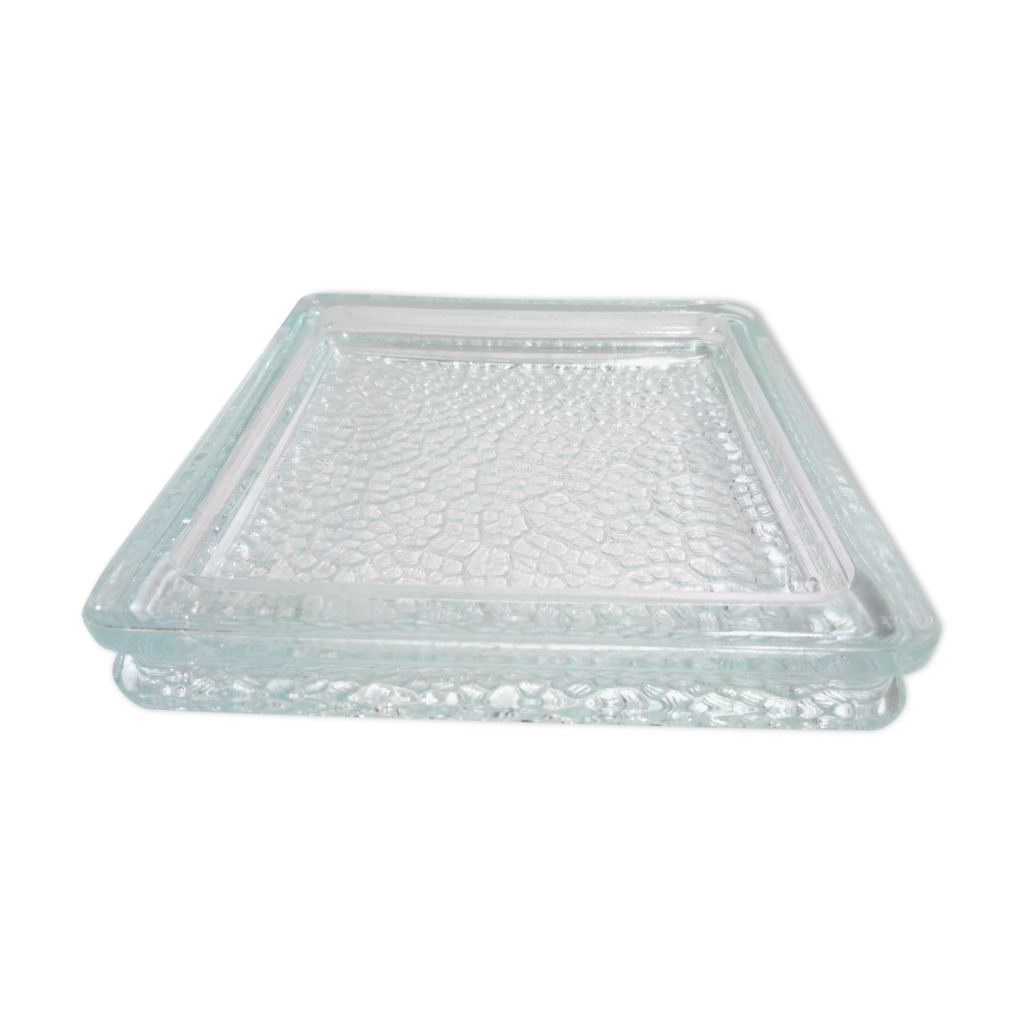 Empty pocket paved with modernist glass