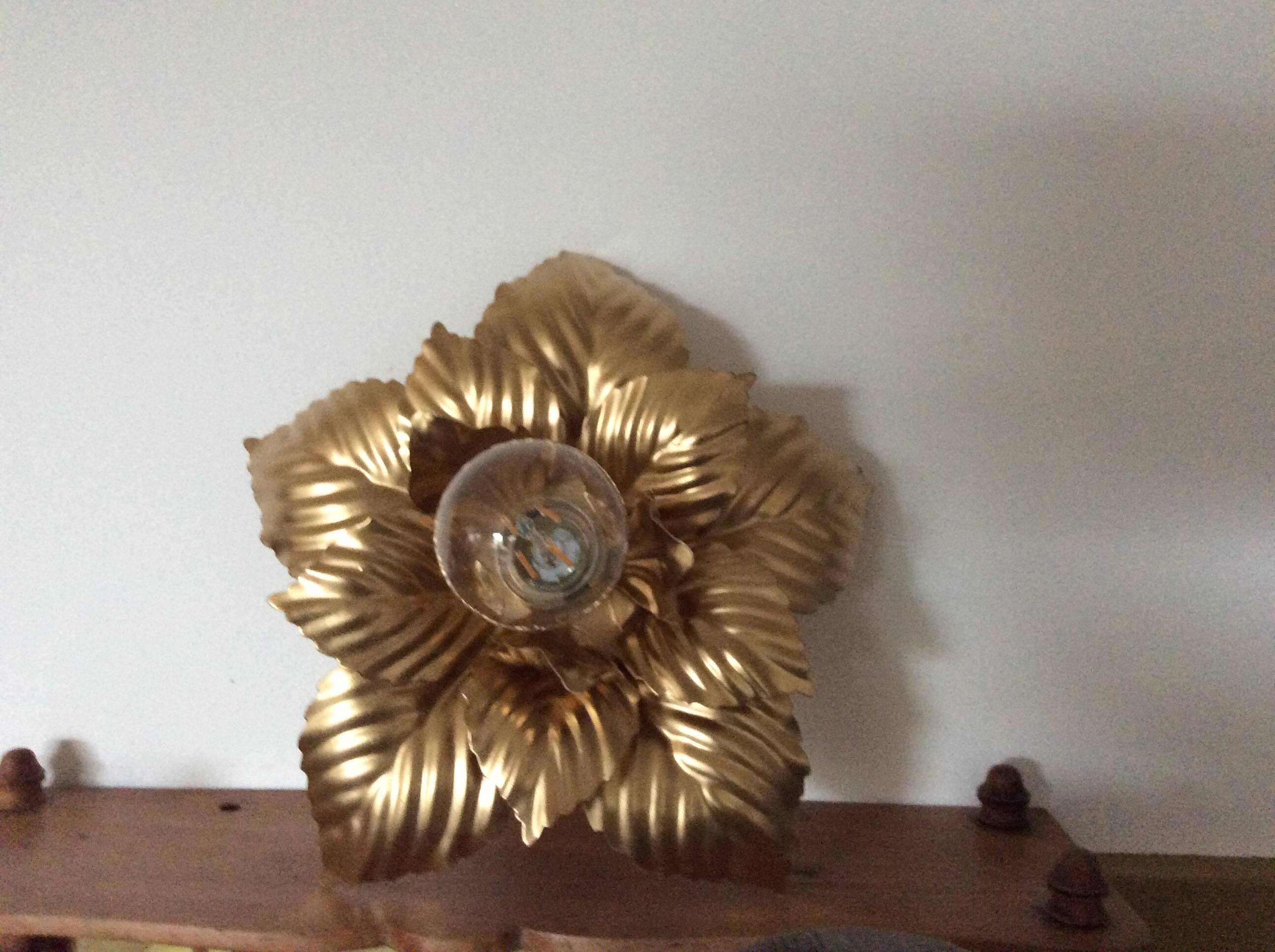 Gold metal flower wall light