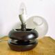 Petite lampe de table en bois noir avec globe en verre dépoli
