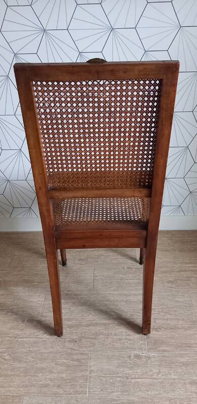 Chaise cannée art déco avec ornements en bronze.