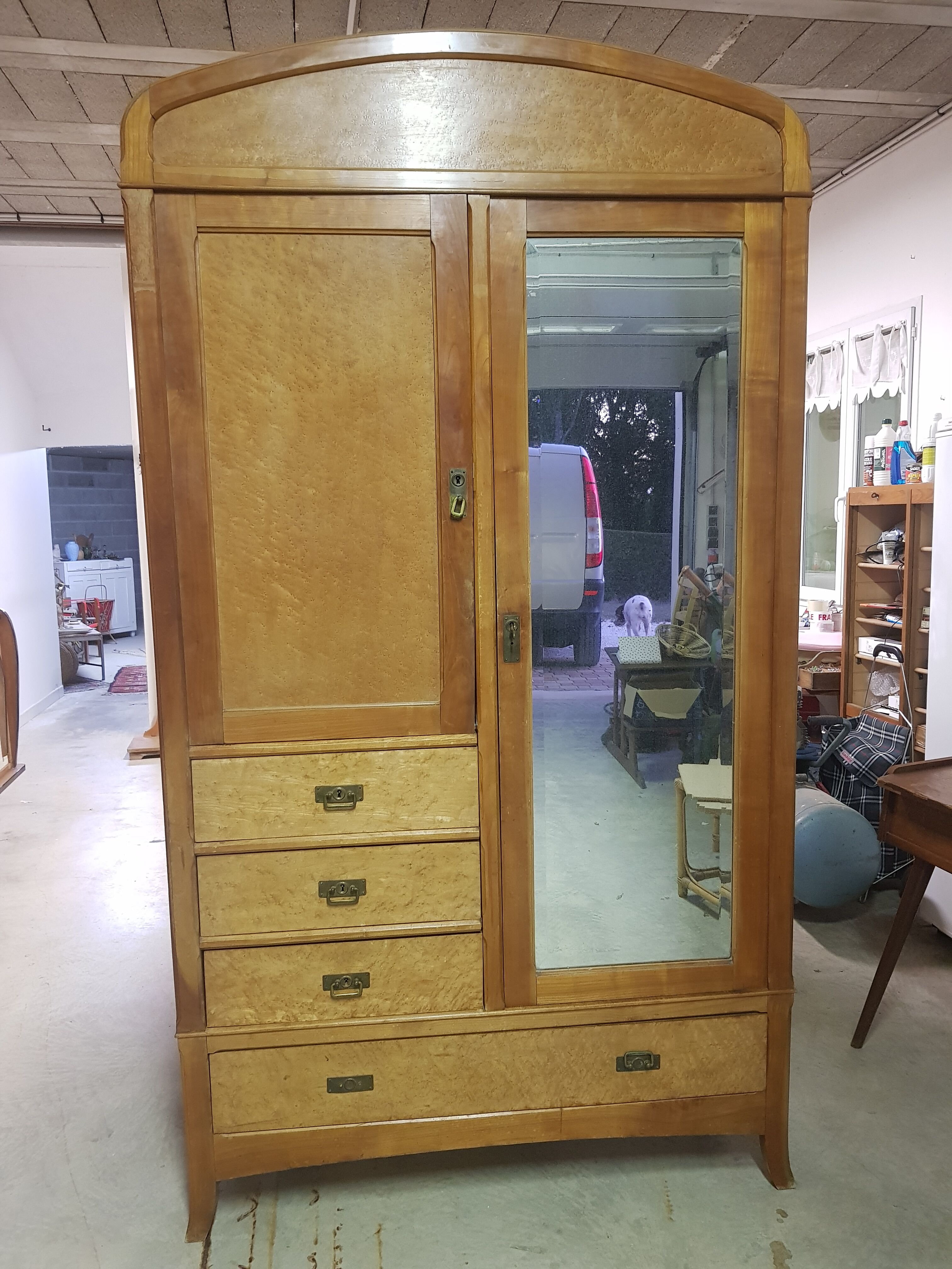 Armoire parisienne vintage