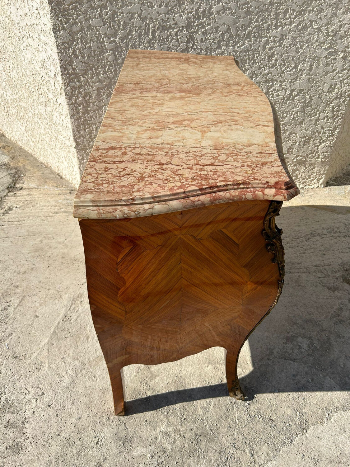 Rosewood chest of drawers