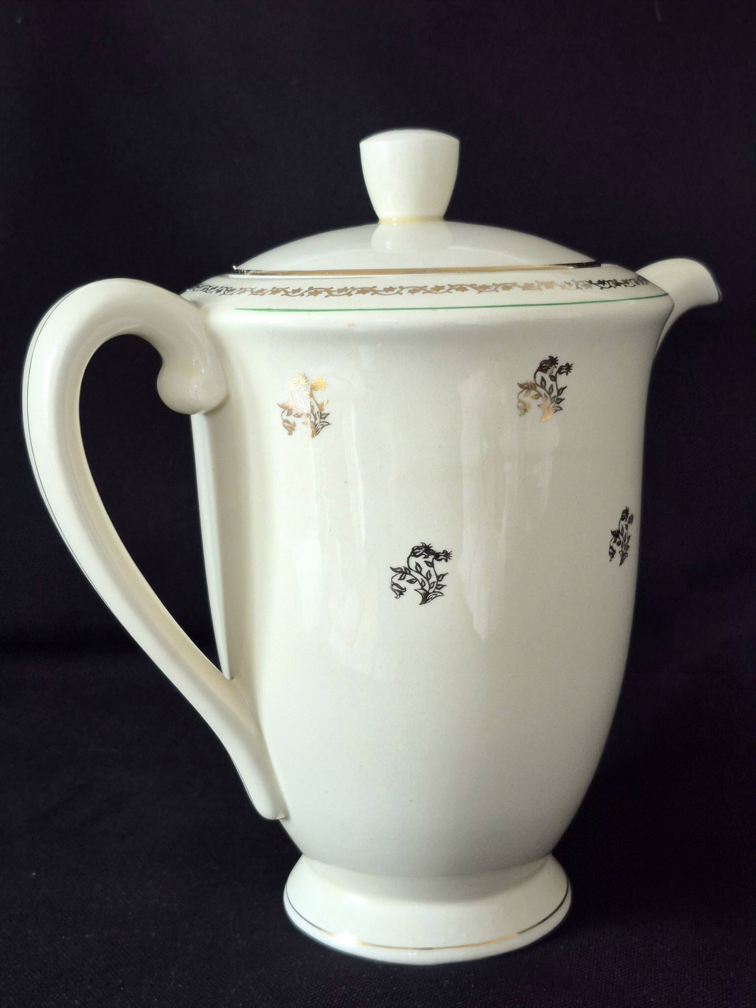 Cafetière, verseuse ancienne en faïence de Gien, modèle Valence