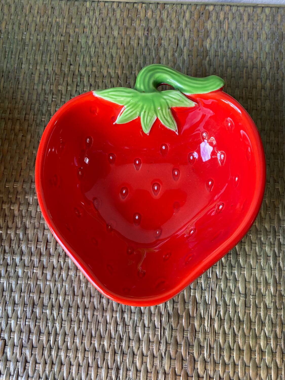 Ceramic strawberry cup