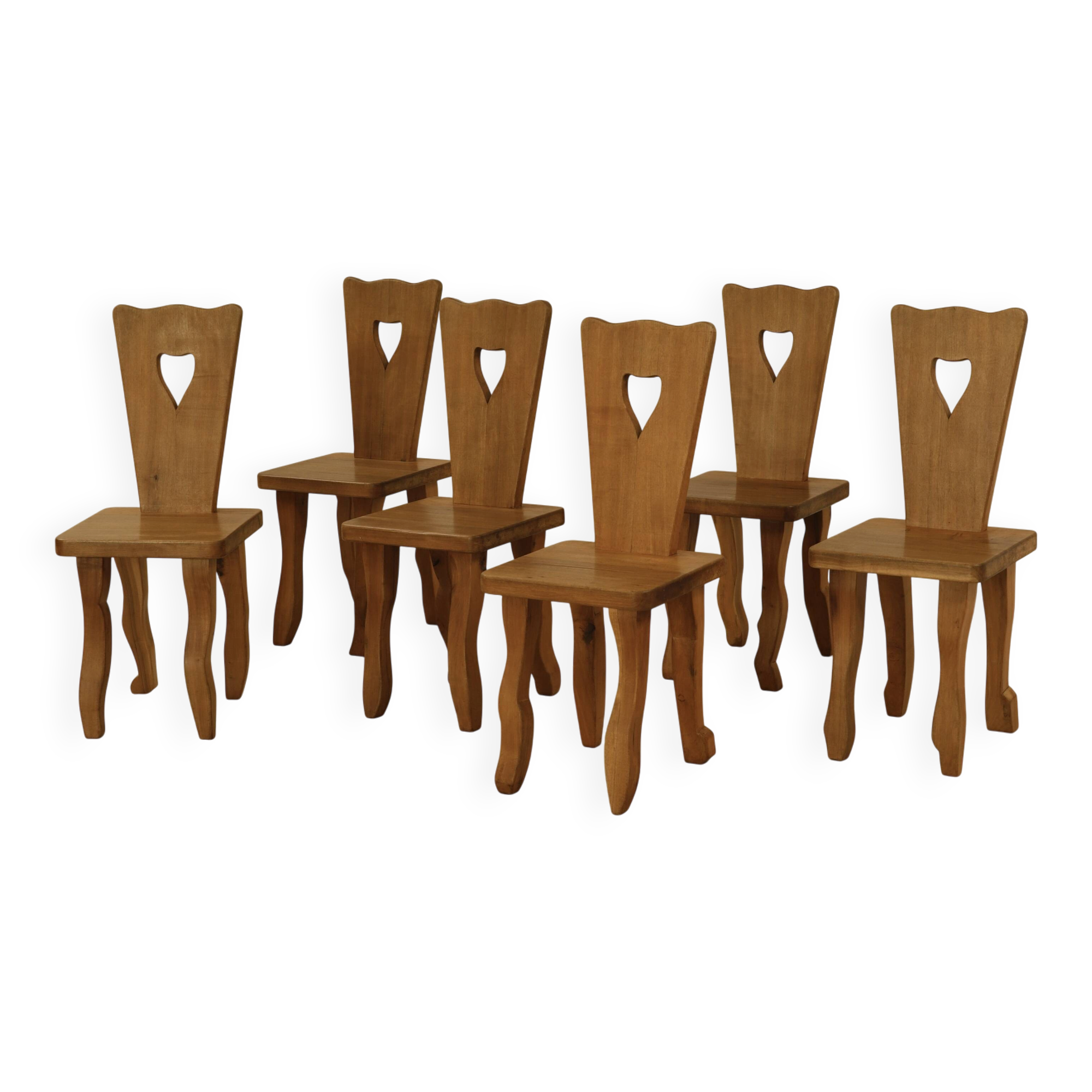 Ensemble de 6 chaises en noyer massif, France, 1970's