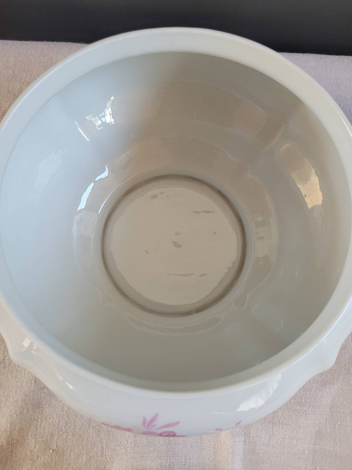 Soup tureen, gravy boat and serving dishes