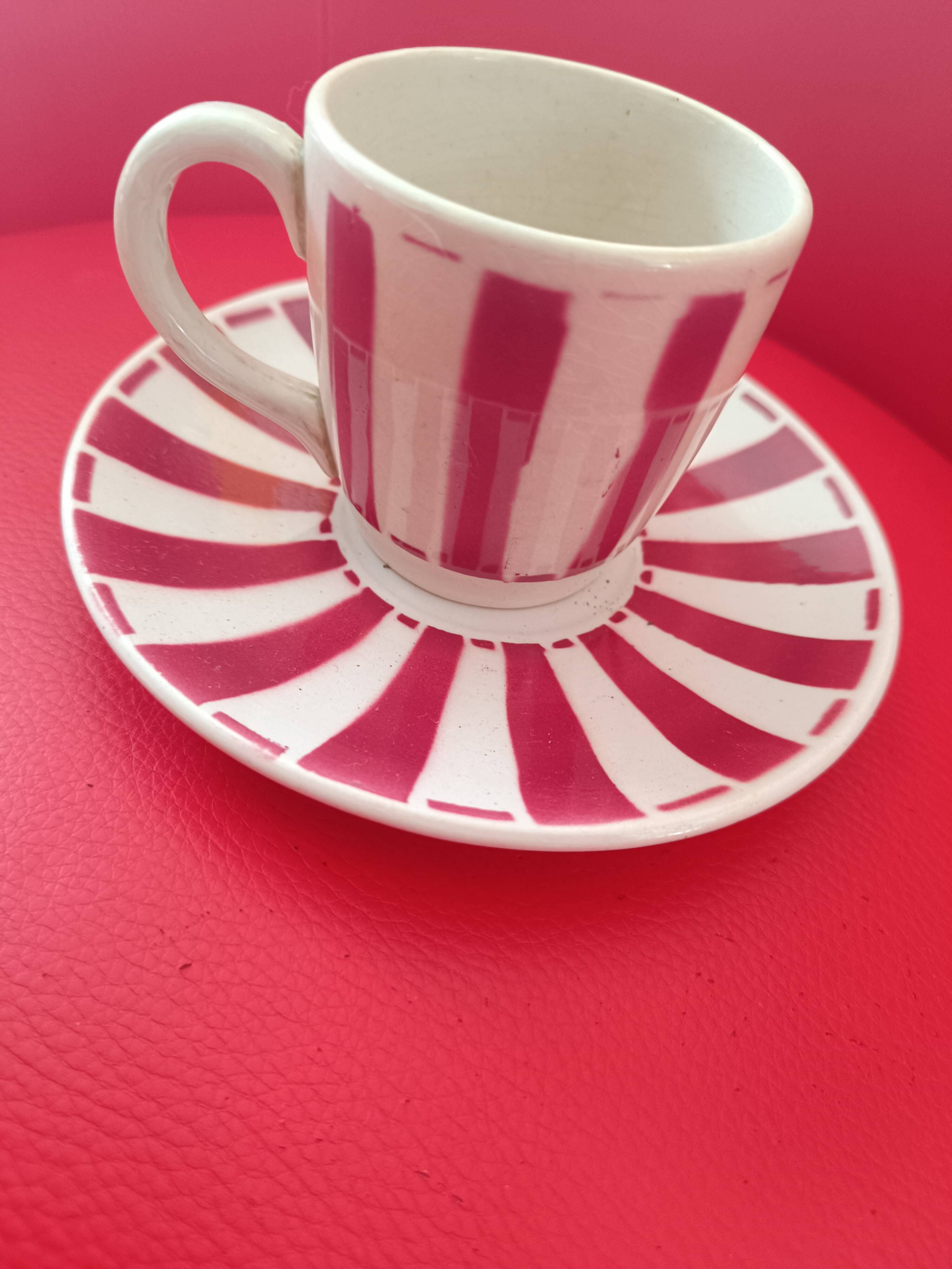 4 coffee cups with saucer. Sarreguemines and Digoin. Kelly model.