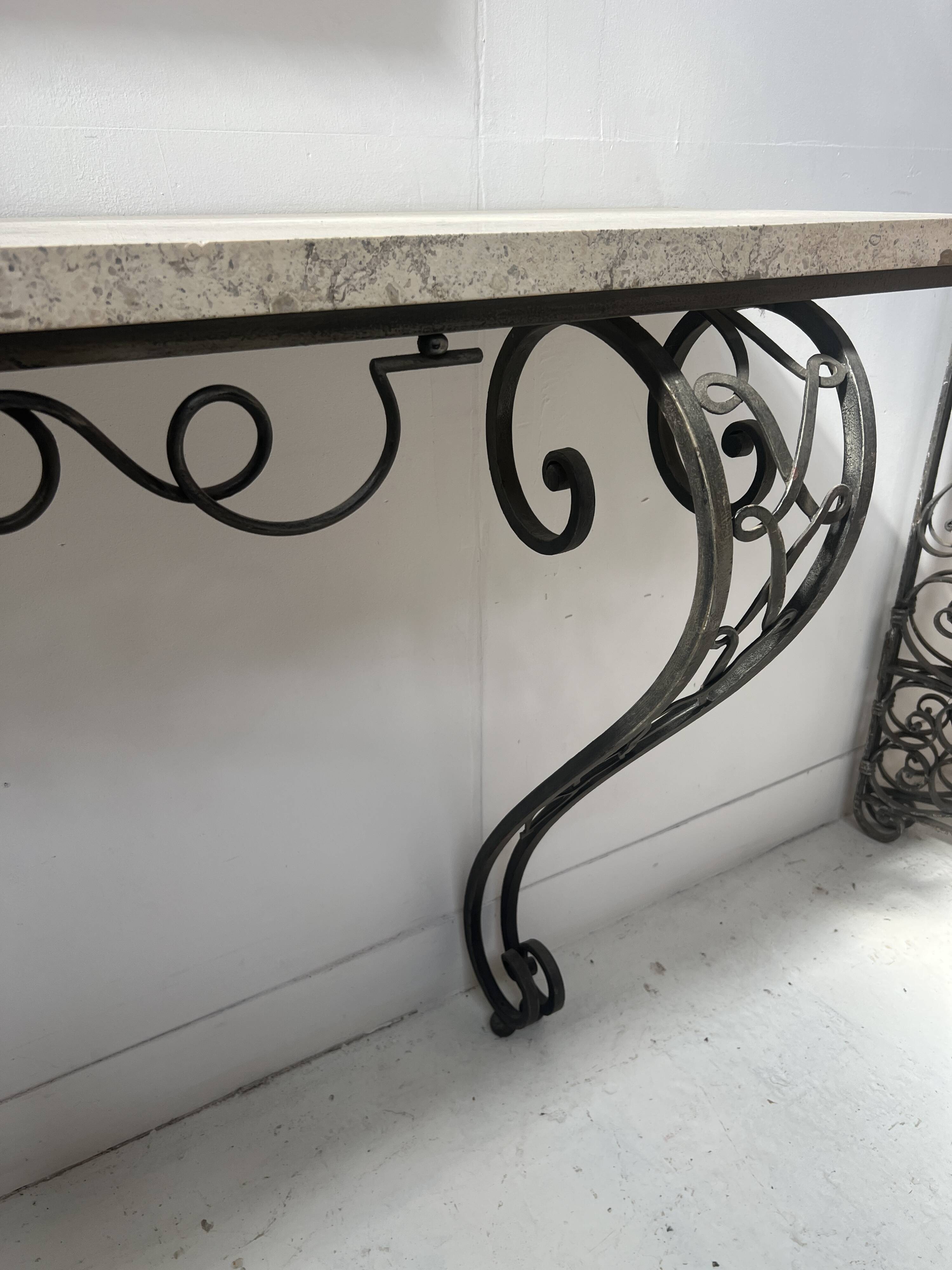 Console de style Art Déco en fer forgé martelé XX siècle