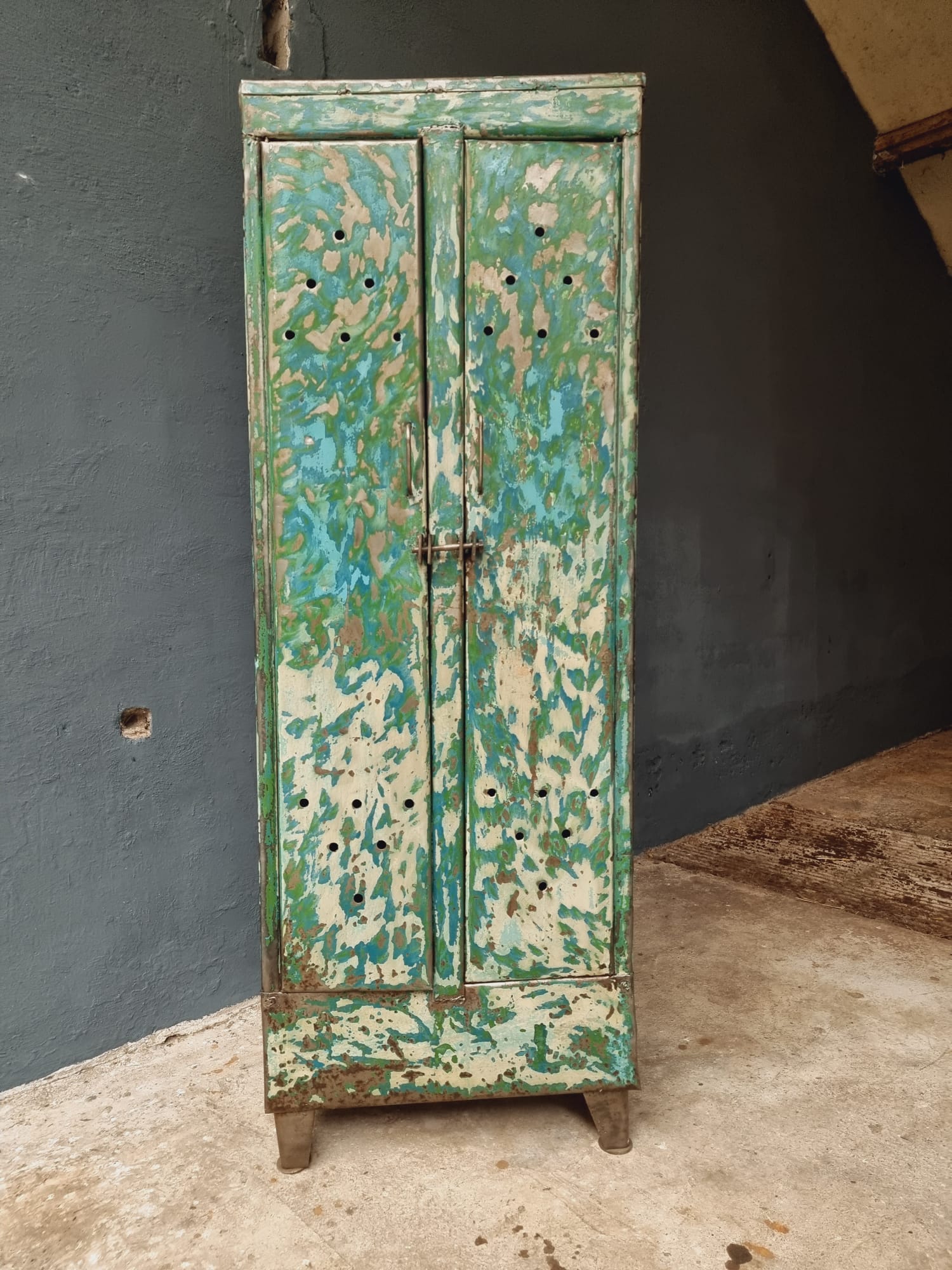 Armoire industrielle casier