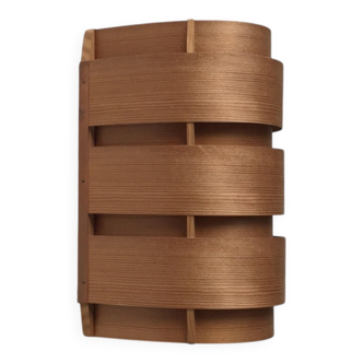 Edda V155 wall lamp in teak from the mid-century by Hans-Agne Jakobsson for Ellysett AB, 1950s.