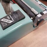Olivetti lettera 32 green typewriting machine 1960s like new