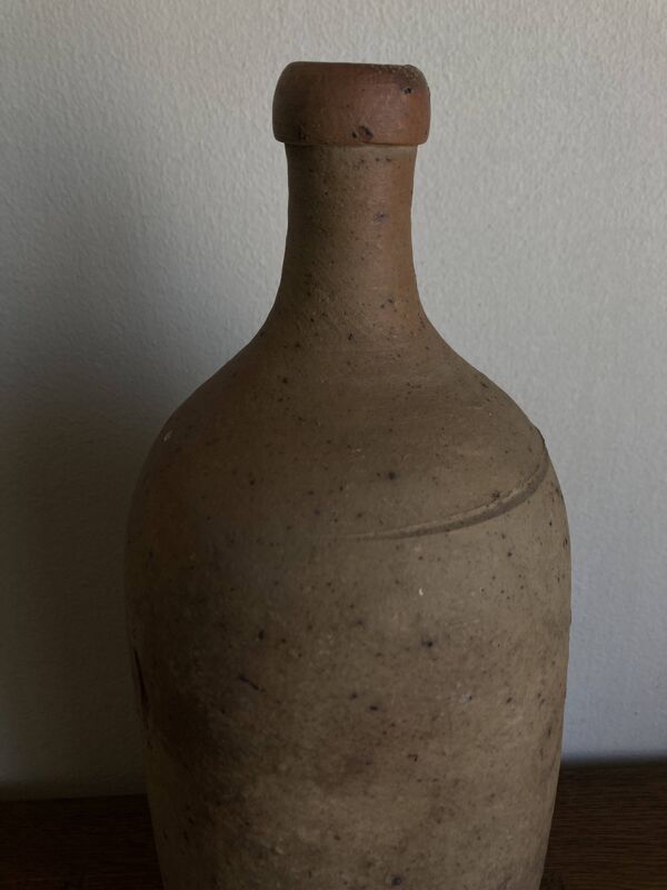 Bouteille penchée de campagne 1950 XL grès brut terre cuite