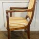 Fauteuil Directoire en hêtre or et tapisserie blanche France 19ème