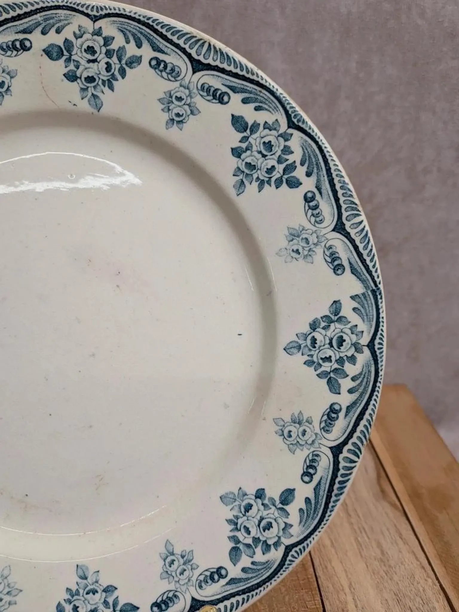 Antique plate Terre de fer H. Boulenger Choisy-le-roi – Blue floral decoration