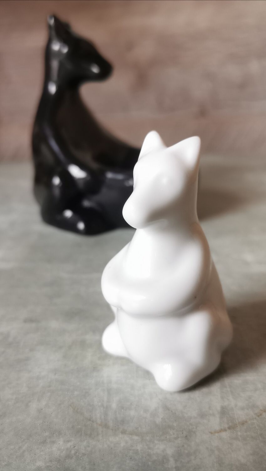 Pepper shaker kangaroo ceramic