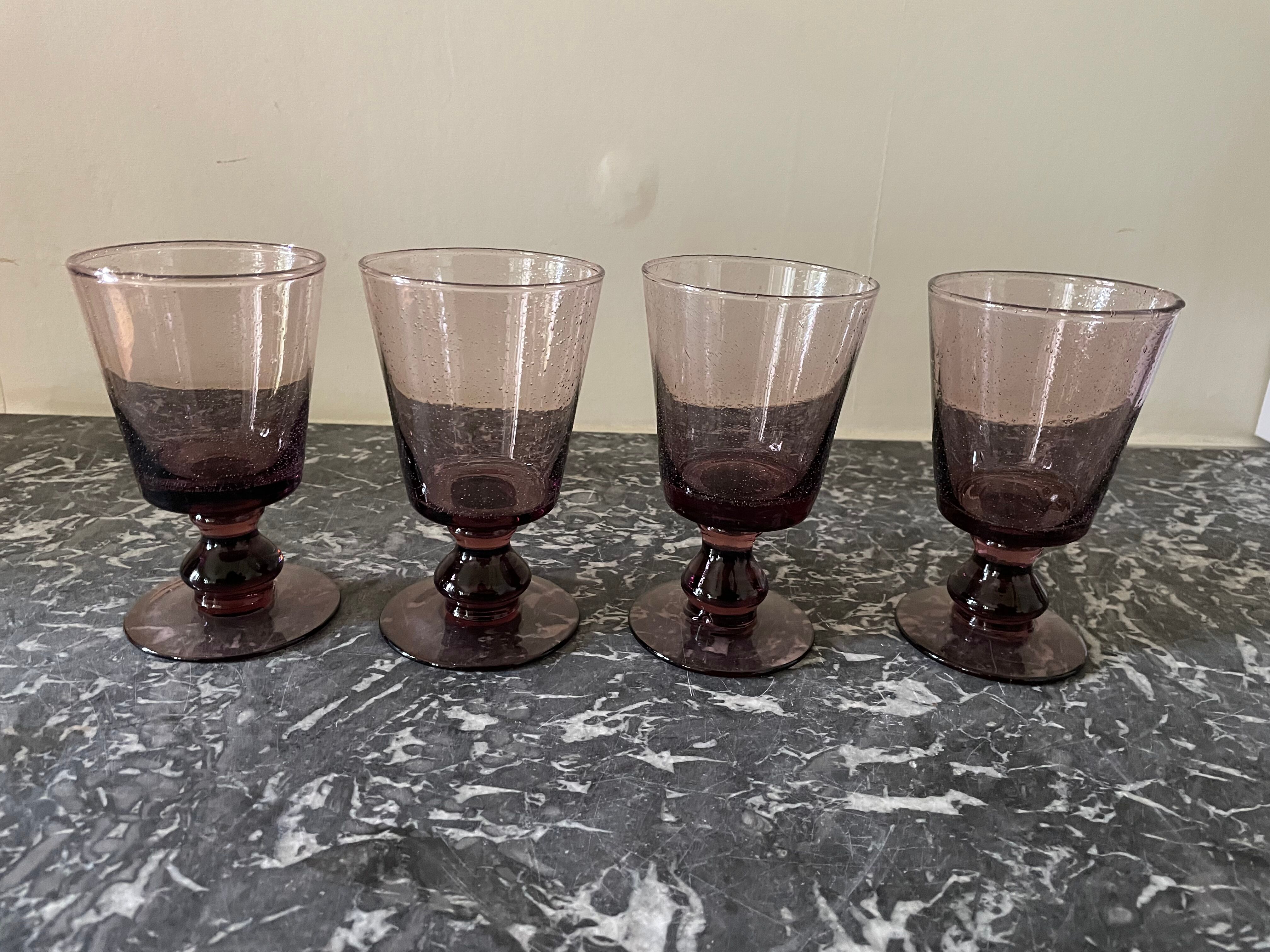 Verres à pied bullés