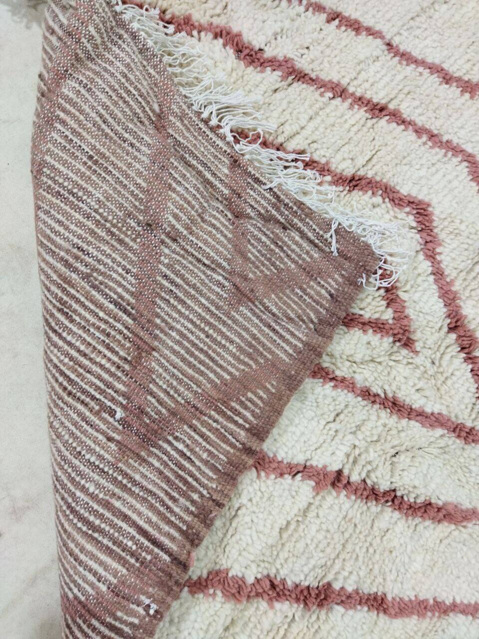 Handmade moroccan berber rug 160 x 128 cm