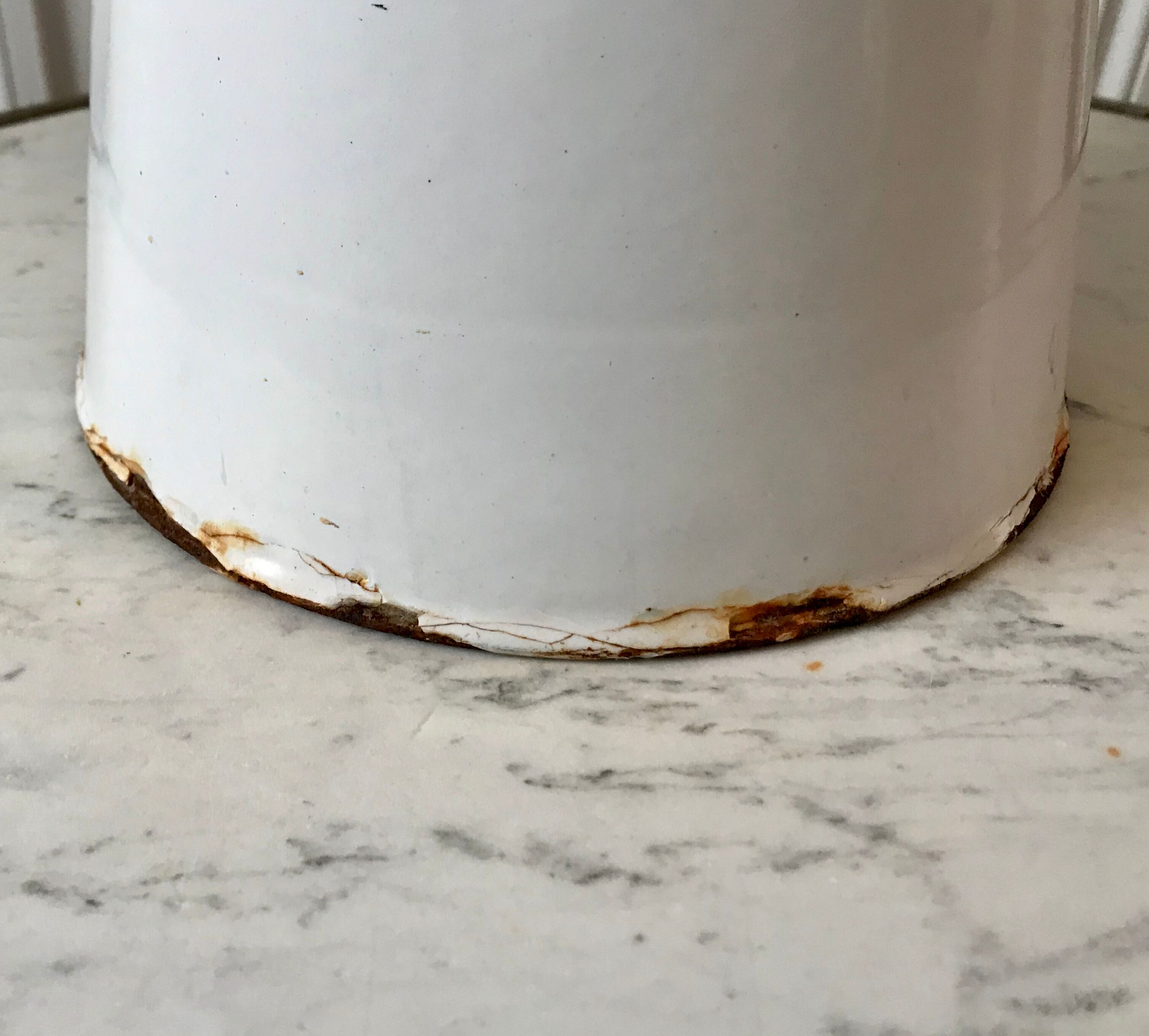 Old pitcher in enamelled sheet metal 20s-30s