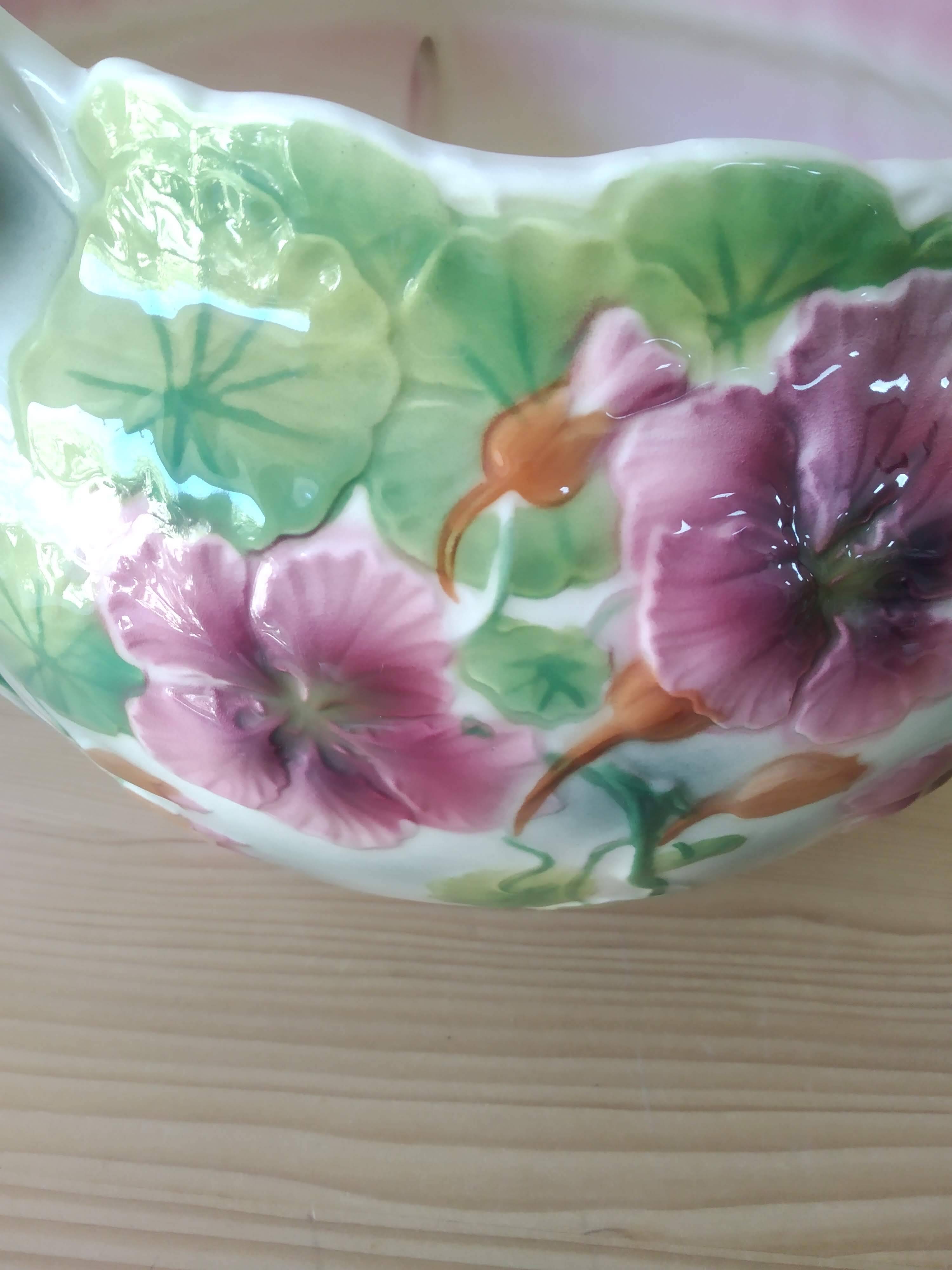 Saint Clément slip pot with Nasturtium decor