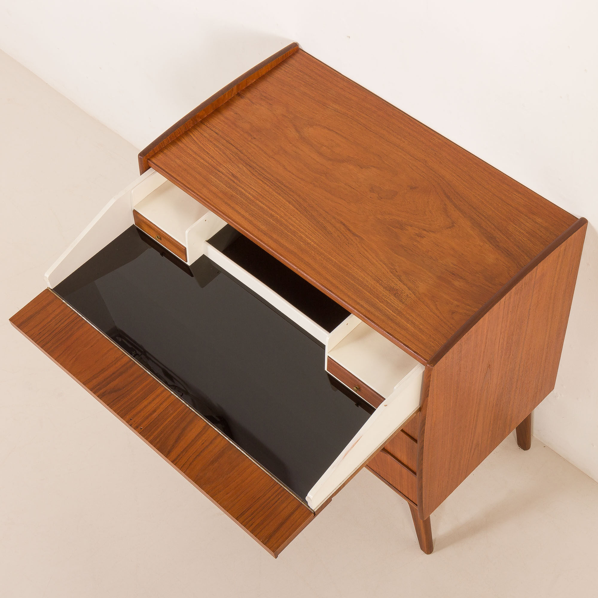 Commode danoise avec bureau caché ou coiffeuse, années 1960