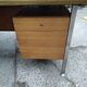 Grand Bureau design 1970 with return. light wood and chrome pietement
