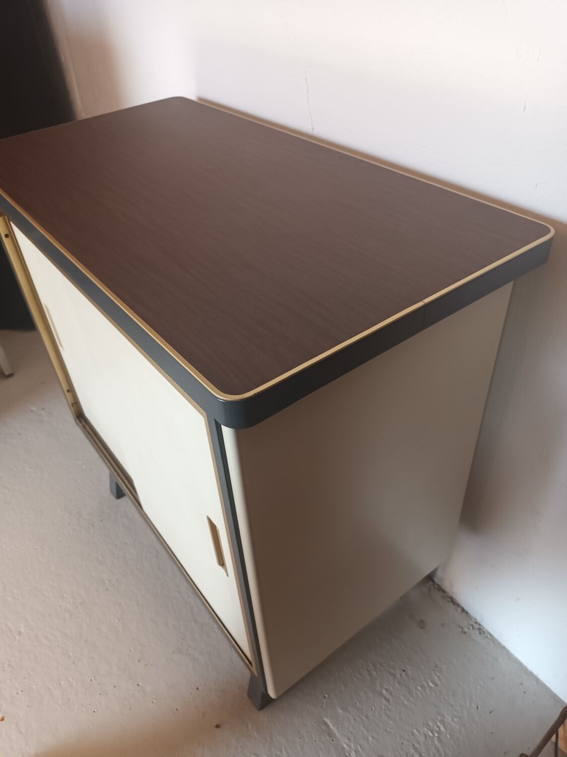 Small Strafor sideboard