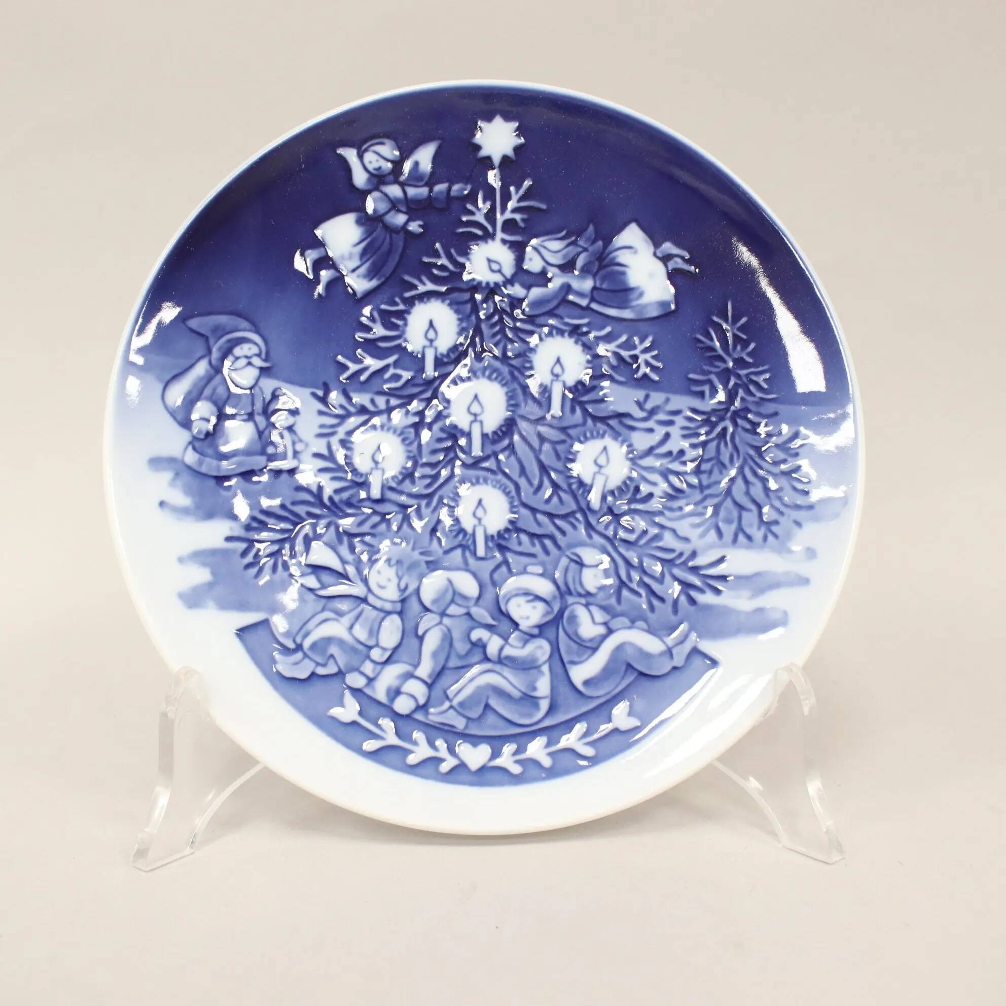 Royal Copenhagen Christmas plate for children in blue porcelain 2003