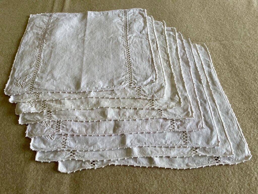 Set of 8 antique placemats embroidered and monogrammed "JS" - white - 42x35 cm - linen