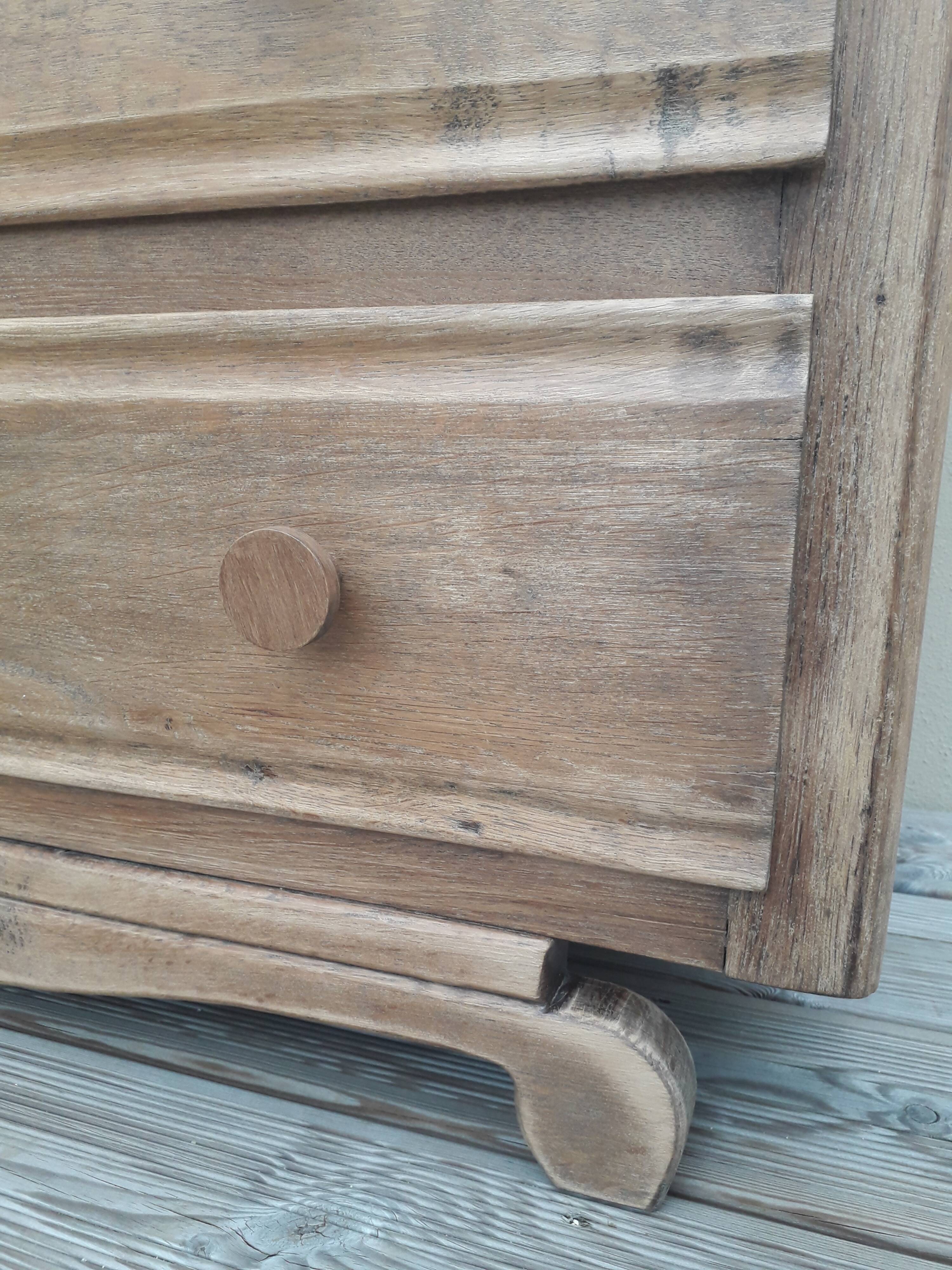 Wood chest of drawers