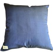Housse de coussin Kachin bleu marine et rose (RIDA)