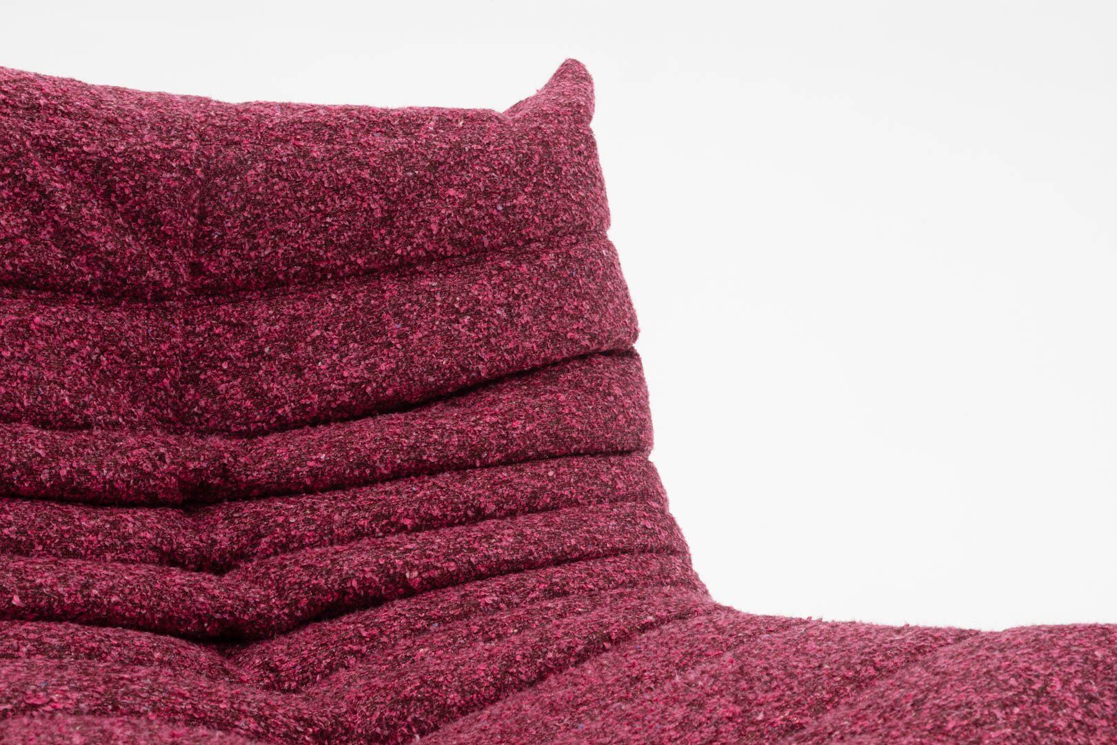 Canapé trois places Togo en bouclé bordeaux par Michel Ducaroy pour Ligne Roset